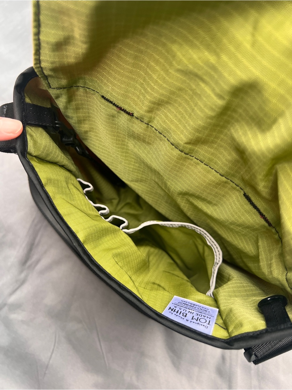Tom Bihn small cafe bag in raspberry/moss - Picture 6 of 7